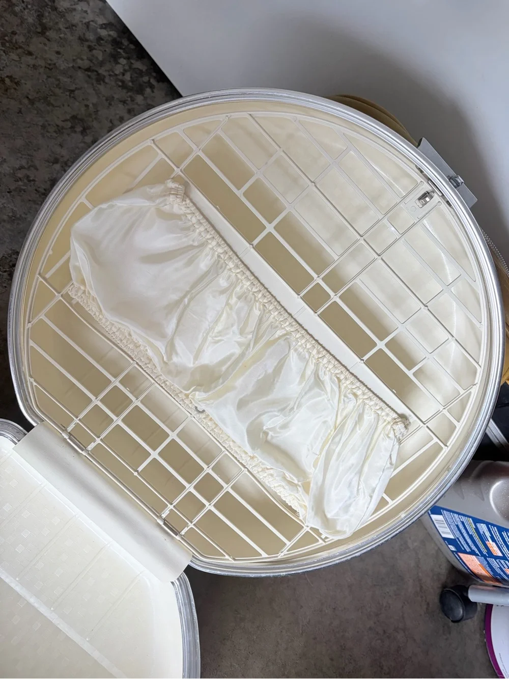 Vintage Frontier Cream Round Garment Bag Carrier in great condition make offer